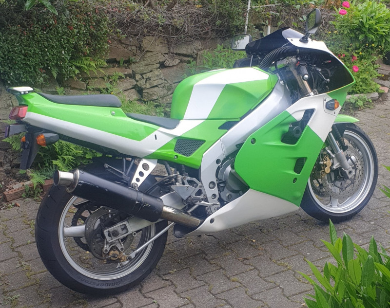 zxr 400 grün weiß.jpg