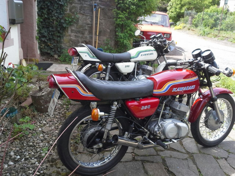 IMG-20150516-WA0003(1).jpg (306.84 KiB) 29756 mal betrachtet vorne die S2 mit 3-1 Anlage, hinten die S1