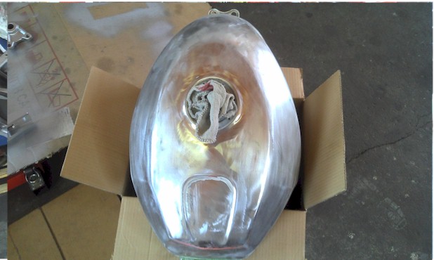 Ab der Lack, bis aufs Blech....